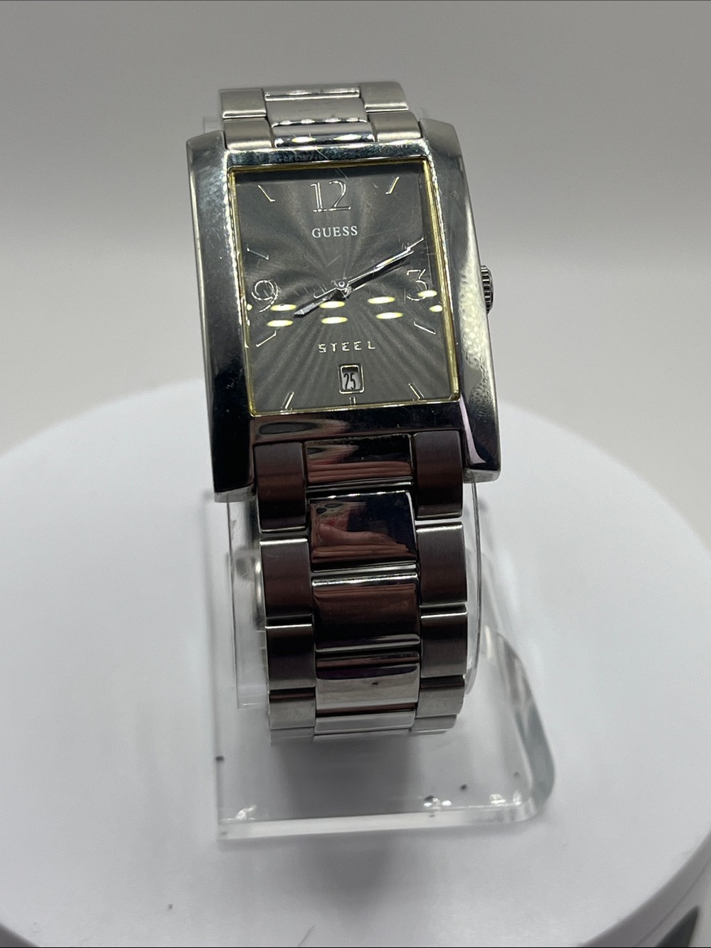 GUESS Men G85401G Fashion Sunburst Silver Tone Quartz Analog 28mm new battery